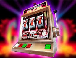 lucky shan APP မှတစ်ဆင့် မိုဘိုင်းဖုန်းတွင် Slot ကစားနေသည့် မြင်ကွင်း
